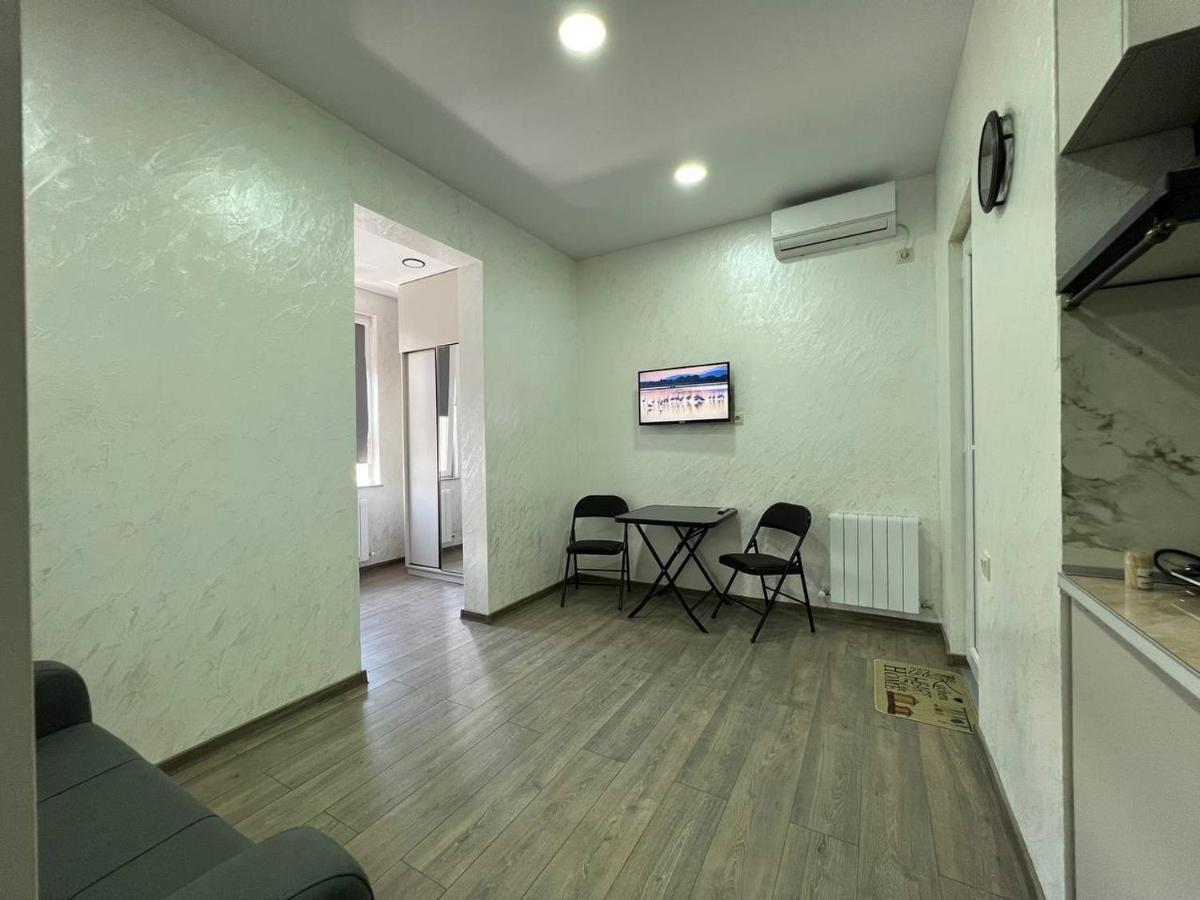 Sun And Moon Aparthotel บาทูมิ ภายนอก รูปภาพ