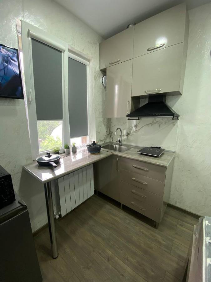 Sun And Moon Aparthotel บาทูมิ ภายนอก รูปภาพ