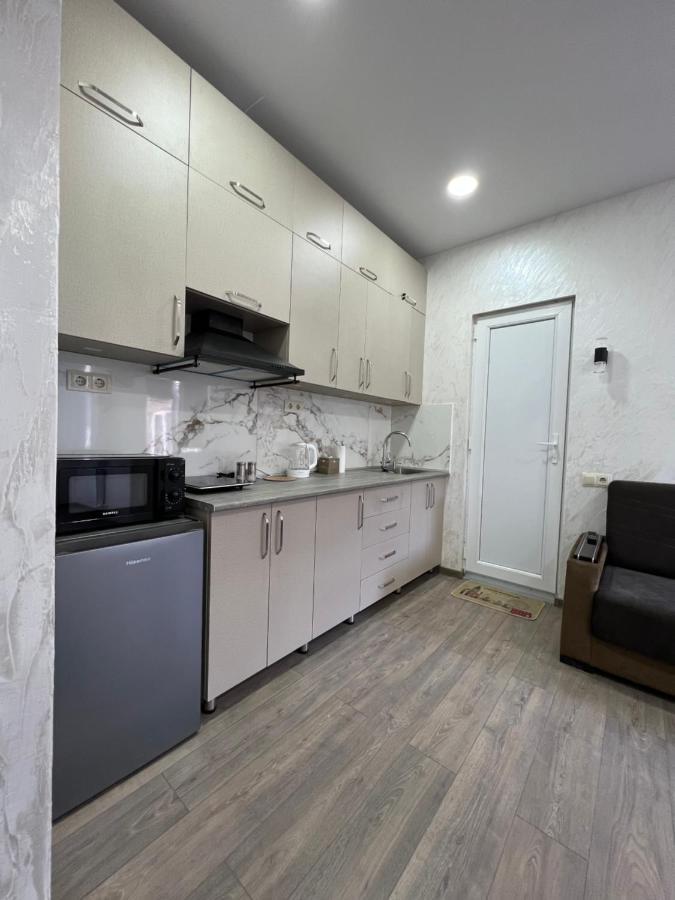 Sun And Moon Aparthotel บาทูมิ ภายนอก รูปภาพ