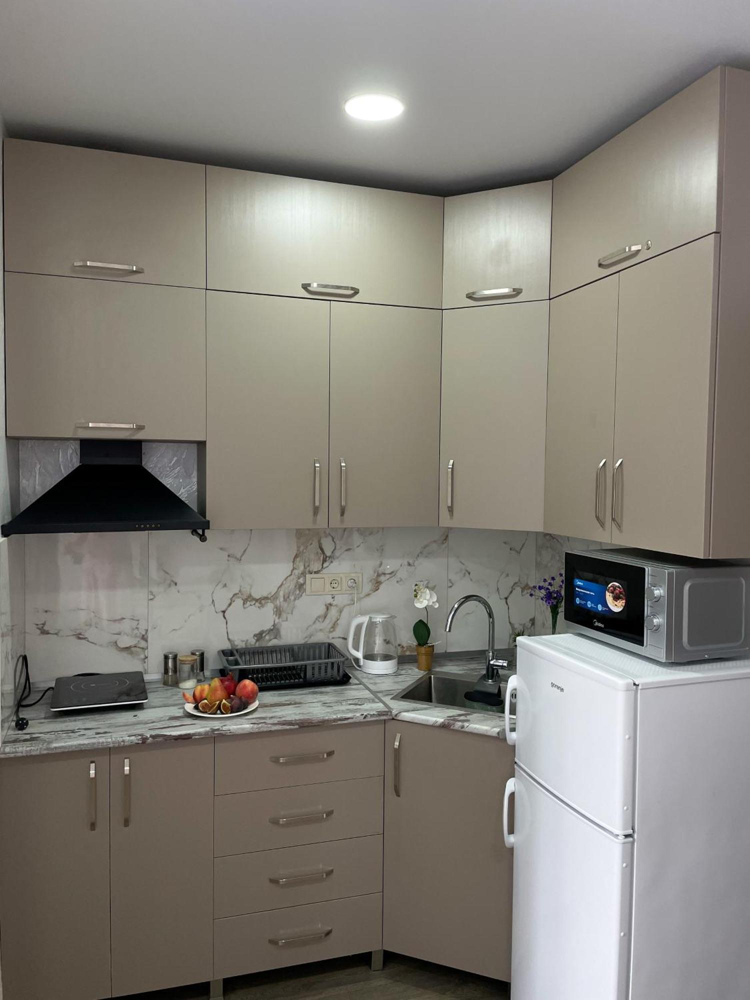 Sun And Moon Aparthotel บาทูมิ ภายนอก รูปภาพ