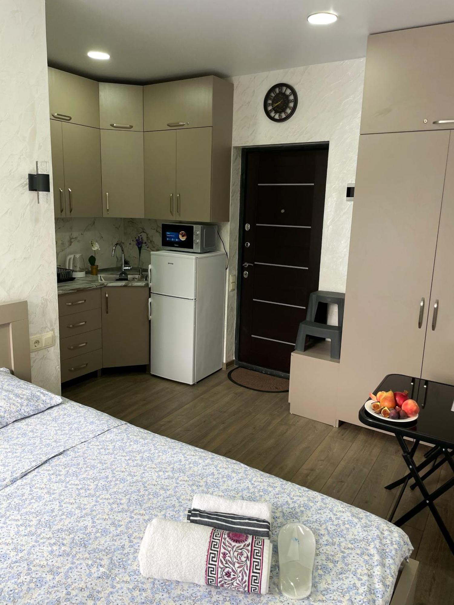 Sun And Moon Aparthotel บาทูมิ ภายนอก รูปภาพ